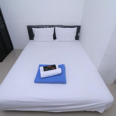 ホテル Kamar Keluarga Ungaran ジャカルタ エクステリア 写真