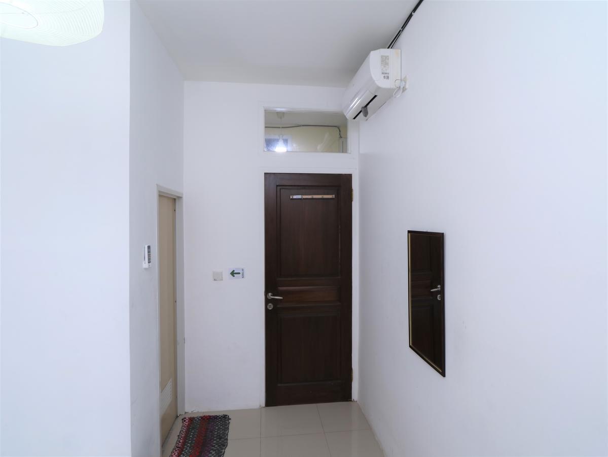 ホテル Kamar Keluarga Ungaran ジャカルタ エクステリア 写真