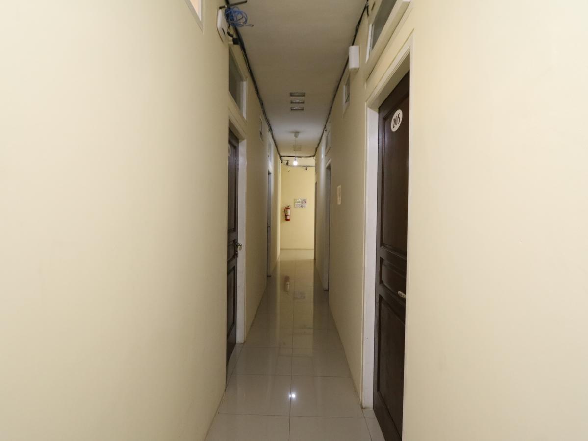ホテル Kamar Keluarga Ungaran ジャカルタ エクステリア 写真