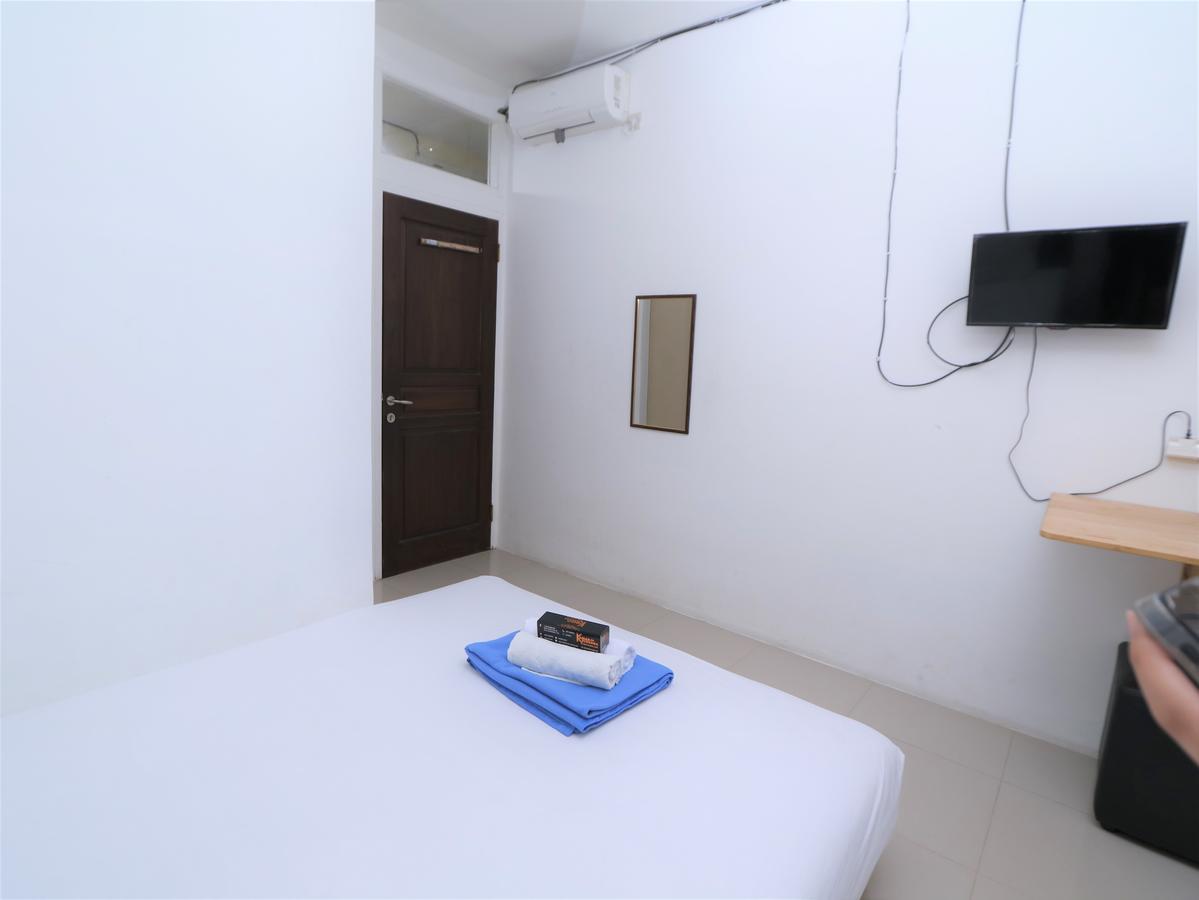 ホテル Kamar Keluarga Ungaran ジャカルタ エクステリア 写真