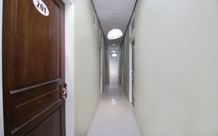 ホテル Kamar Keluarga Ungaran ジャカルタ エクステリア 写真