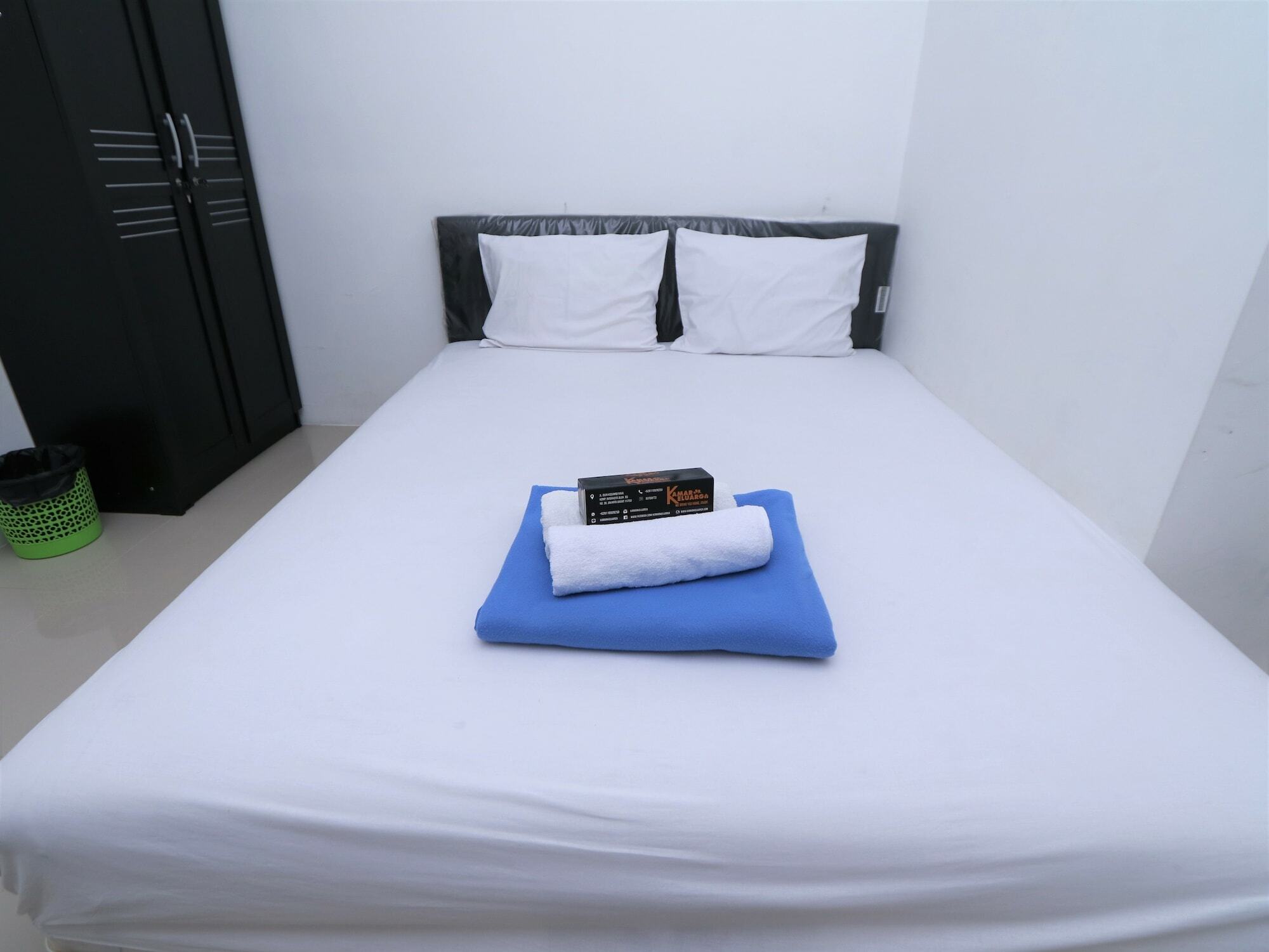 ホテル Kamar Keluarga Ungaran ジャカルタ エクステリア 写真